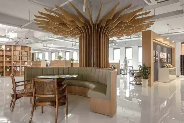人文氣息與現(xiàn)代風(fēng)尚捏合在一起，綠色的辦公空間充滿藝術(shù)感！