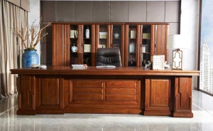 很多人都在問購買到如此精美的實木大班臺是用的什么方法？