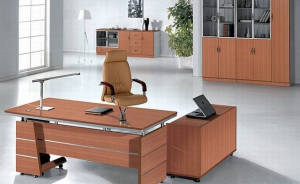 板式職員桌的保養(yǎng)容易，但不容小視。