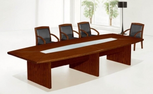 實(shí)木會(huì)議桌要保養(yǎng)，那就得有計(jì)劃的進(jìn)行。