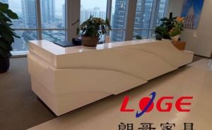 在選購公司接待臺(tái)的時(shí)候我們應(yīng)該注意一些什么？