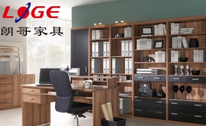 關(guān)于實(shí)木辦公桌的優(yōu)點(diǎn)您了解多少呢？